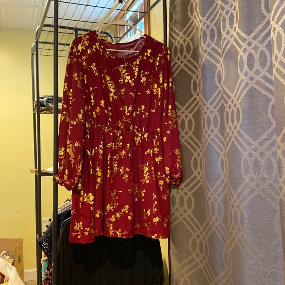 2X dark red and gold floral top